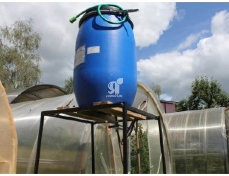 Капельный полив из бочки самотеком