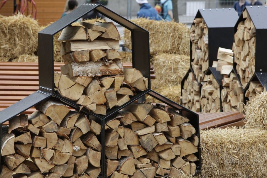 Дровяник пирамидой