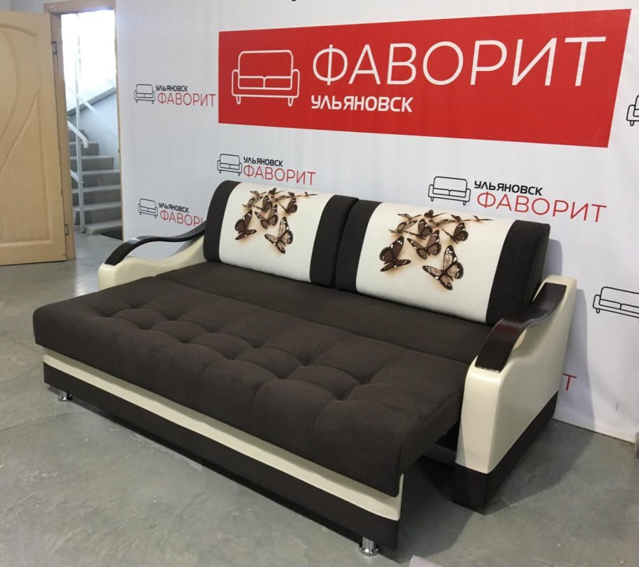 Большой магазин мебели