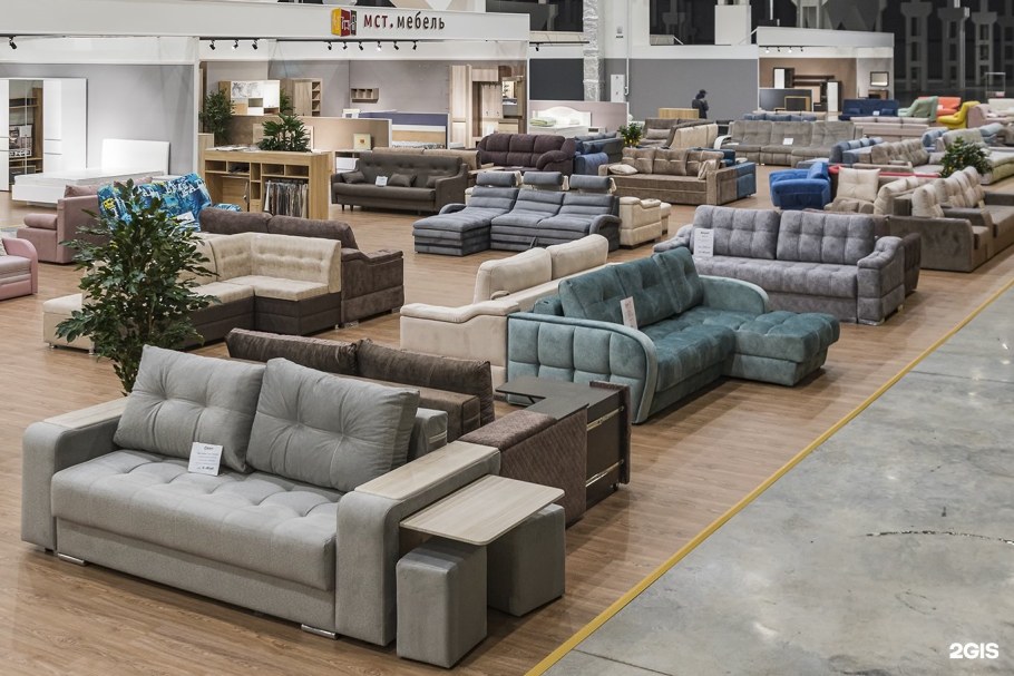 Большой мебельный магазин