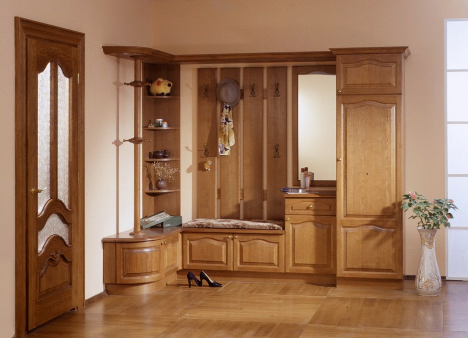 Прихожая из дерева