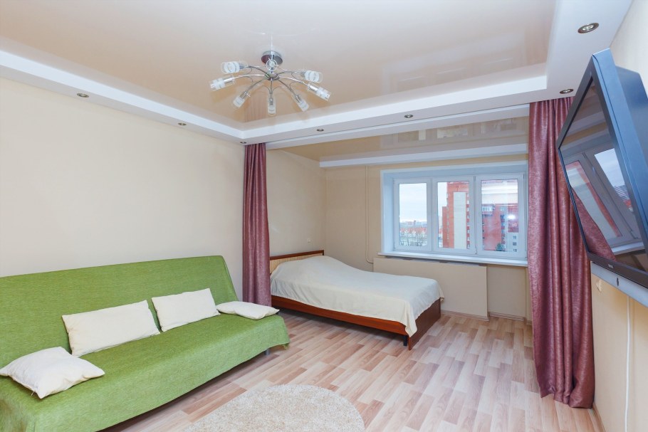 Однокомнатная с кроватью и диваном