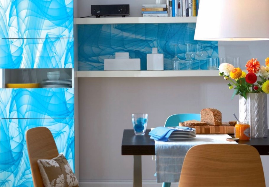 Кухня обклеенная самоклеющейся плёнкой серого цвнта