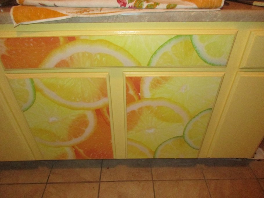 Обклеить кухонные шкафы