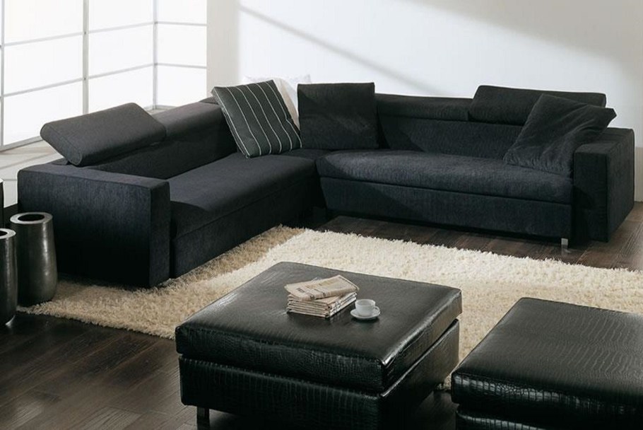Черный угловой диван в интерьере