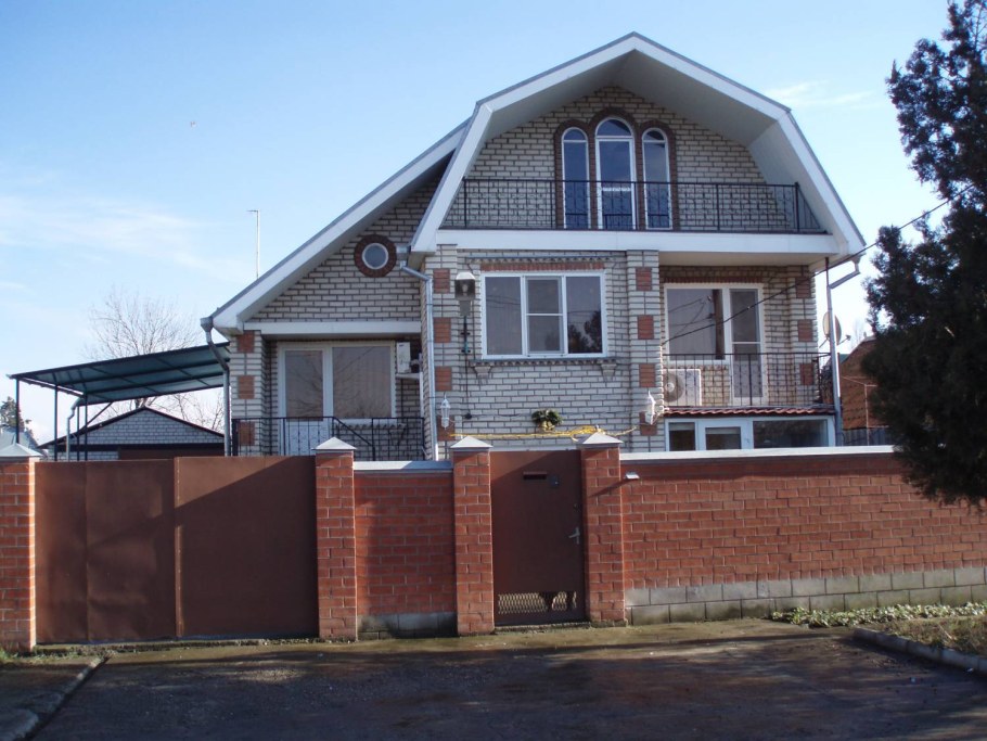 Дома из бруса с мансардной крышей