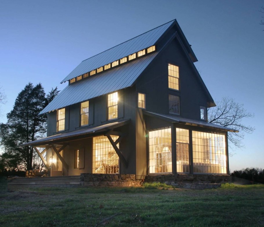 Дом с мансардной крышей