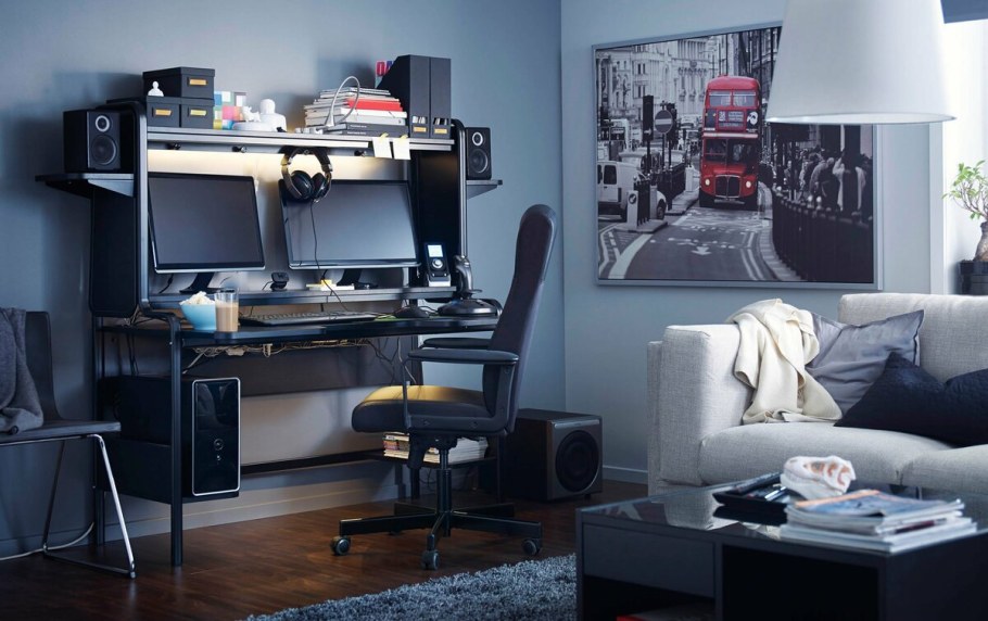 Современный письменный стол для подростка