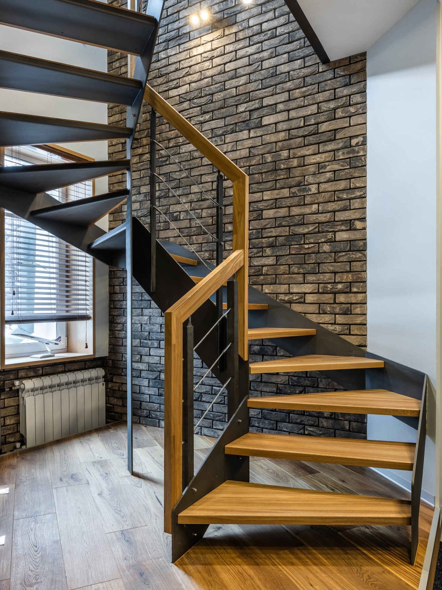 Лестница в двухуровневой квартире