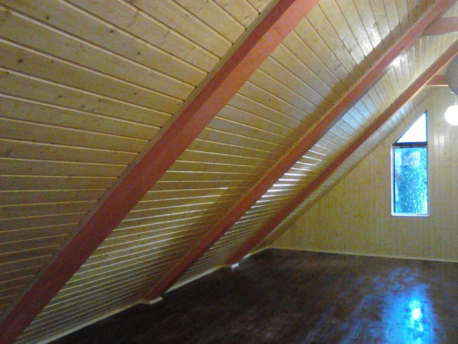 Отделка мансарды вагонкой