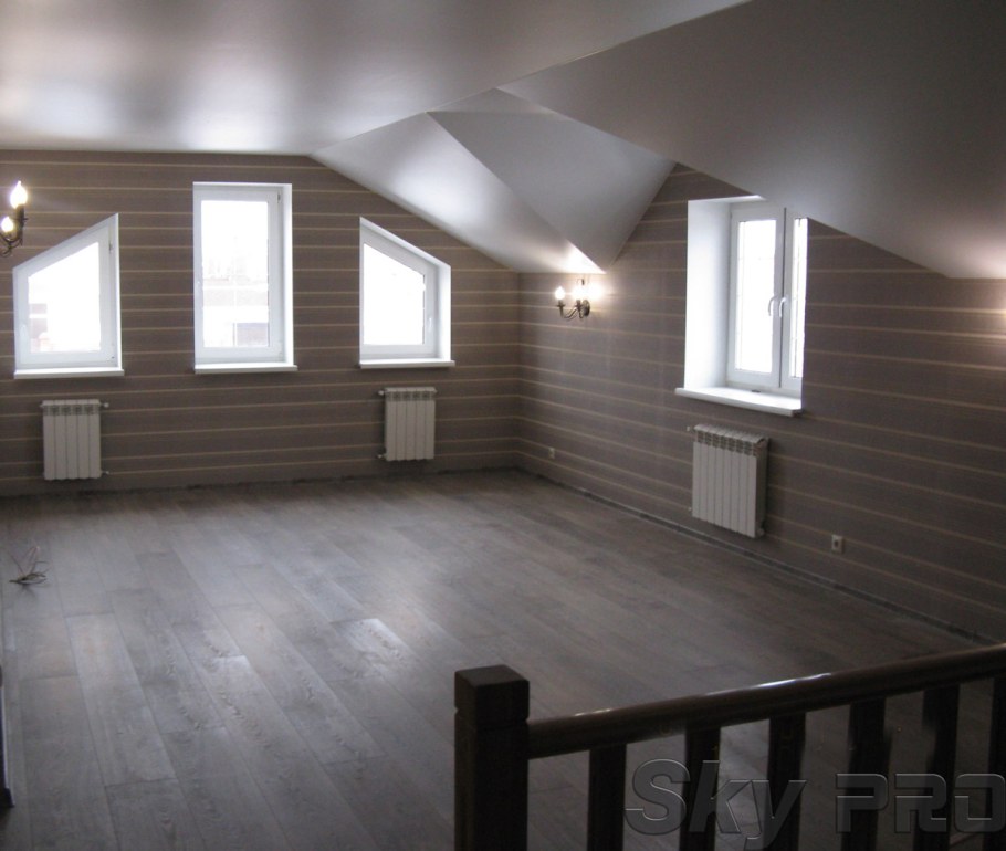 Натяжной потолок на мансарде