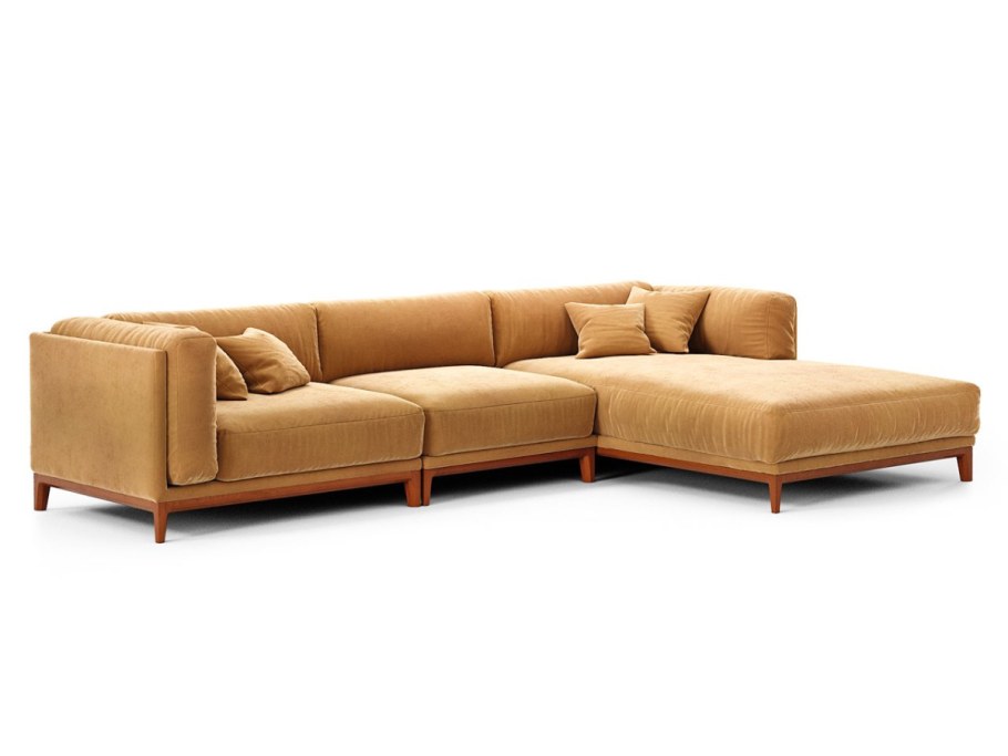 Бежевый диван