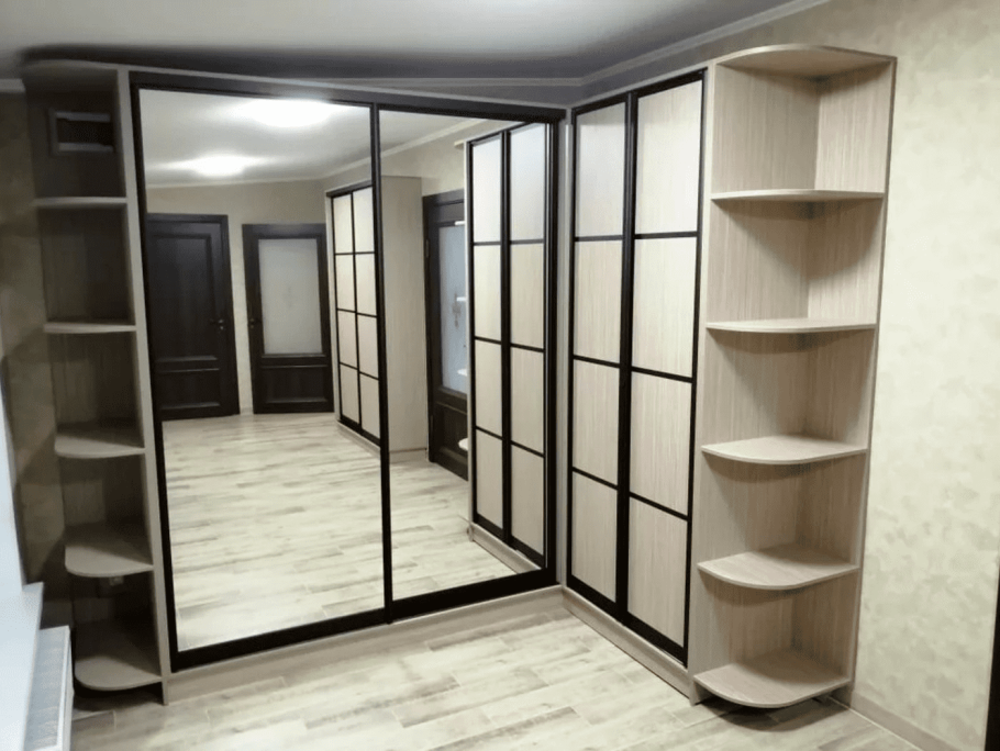 Корпусной шкаф купе