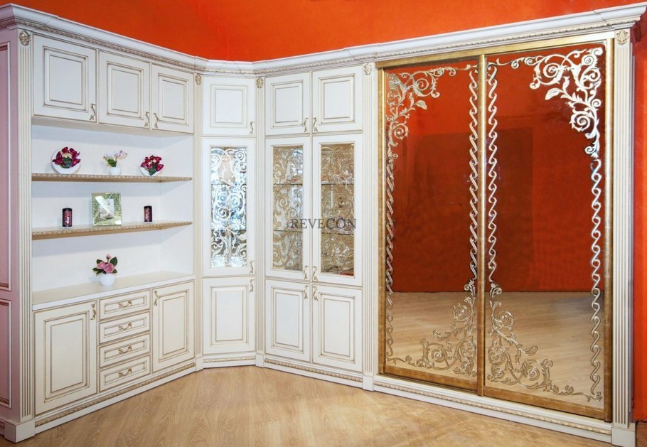 Встроенный угловой шкаф купе