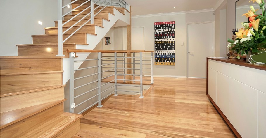 Ламинат для лестницы внутри дома