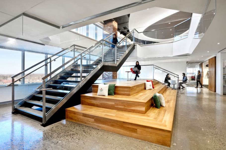 Лестницы в административных зданиях