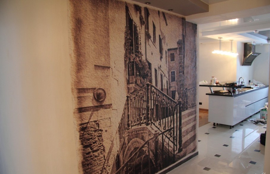 Роспись стен в прихожей квартиры