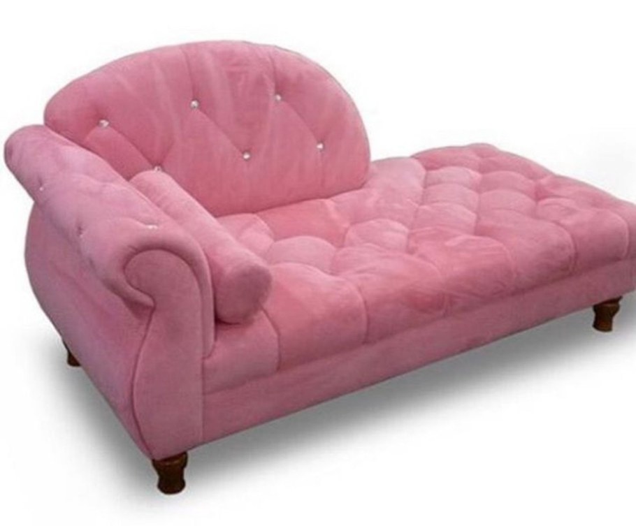 Маленький розовый диван