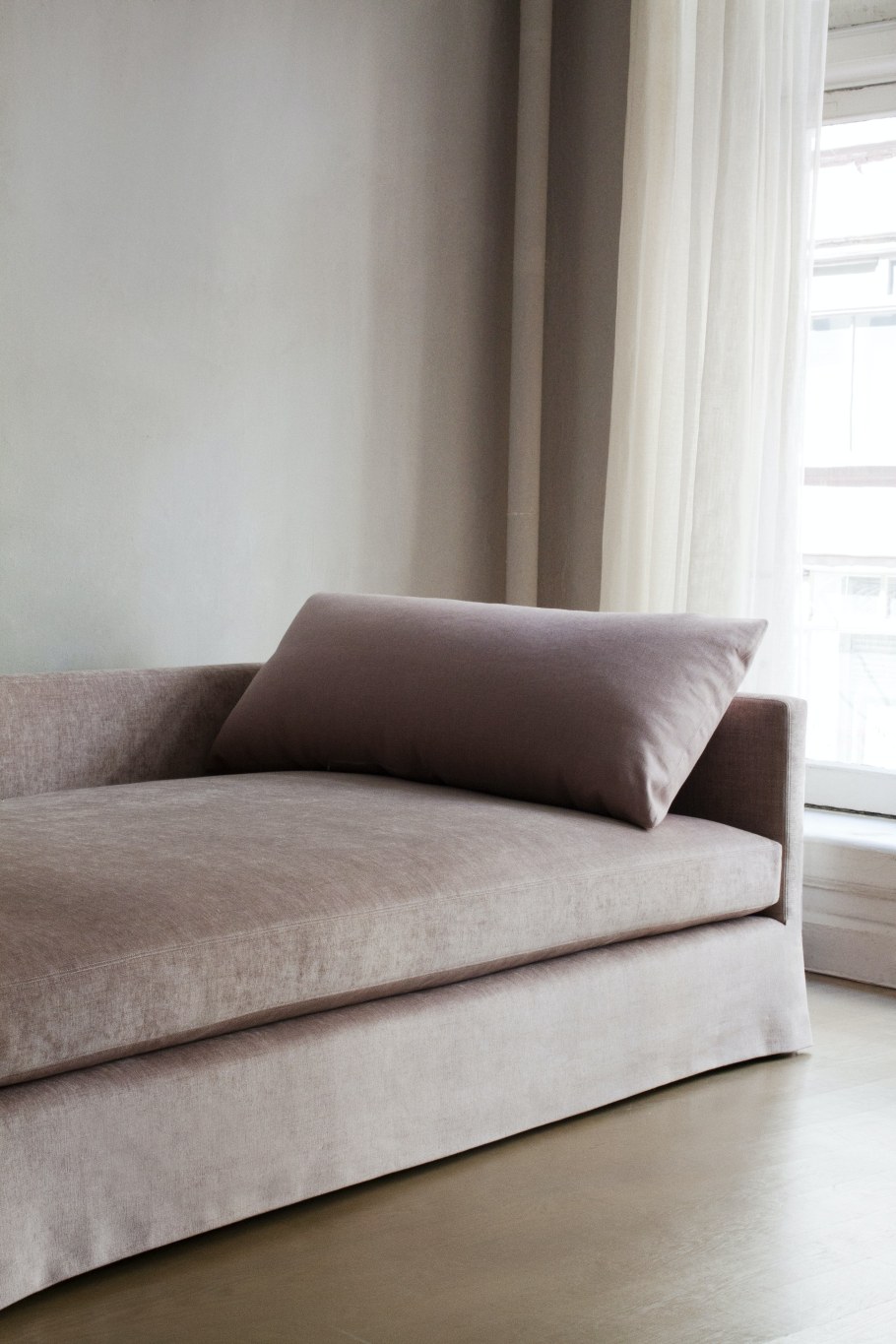 Кресло велюровое Charley la Redoute Interieurs