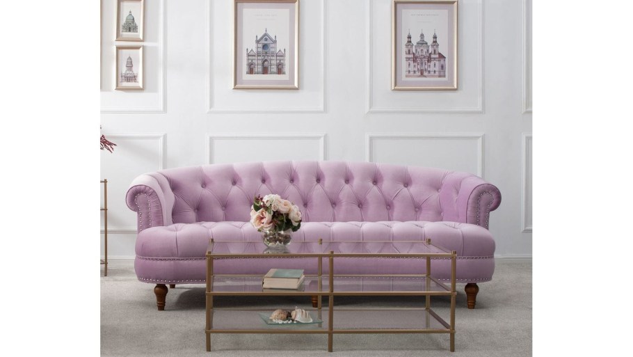 Розовый диван