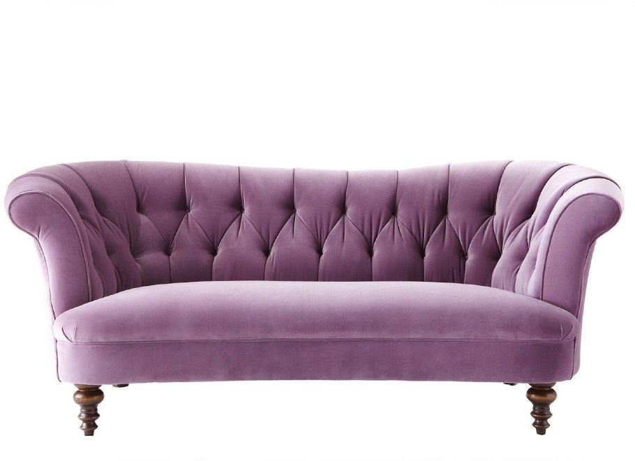 Диван цвета фуксии