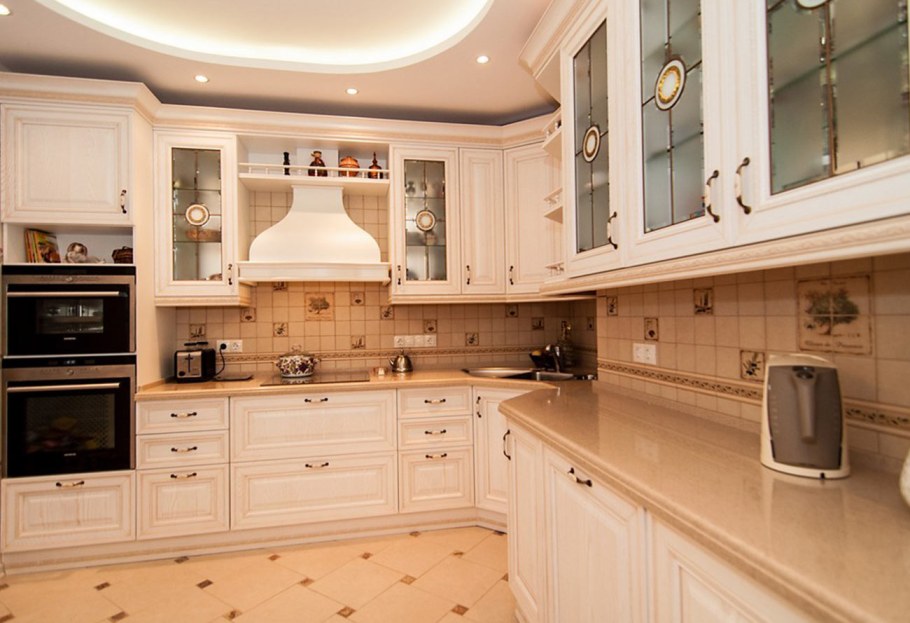 Кухня классика светлая 9кв м