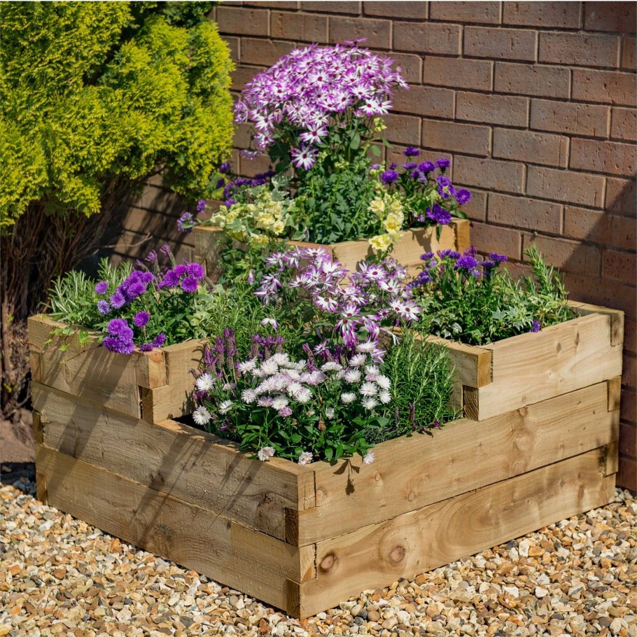 Клумба четырехъярусная