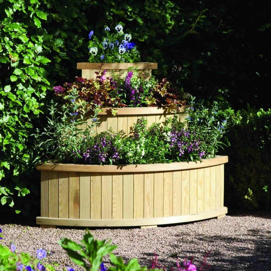 Многоуровневая клумба из камня