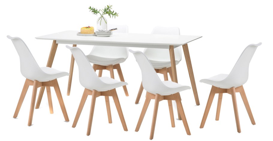 Овальный стол из дерева