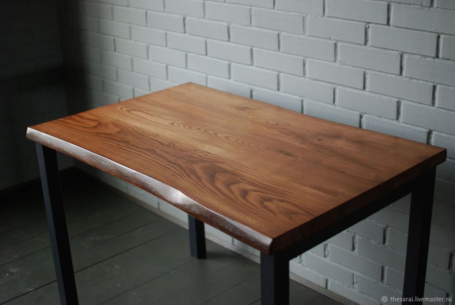 Обеденный стол в стиле Сканди