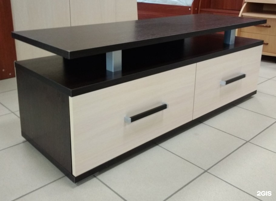 Расстановка в мебельном магазине