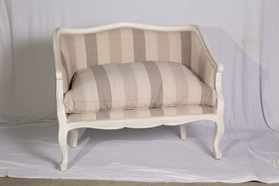 Диван в стиле шебби Шик