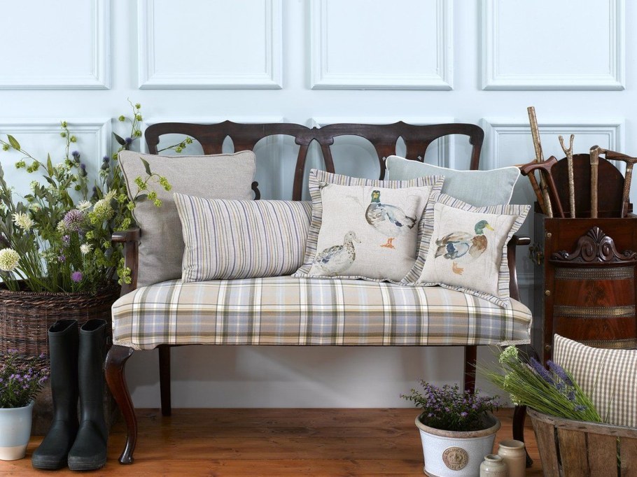 Диван в стиле Прованс в интерьере