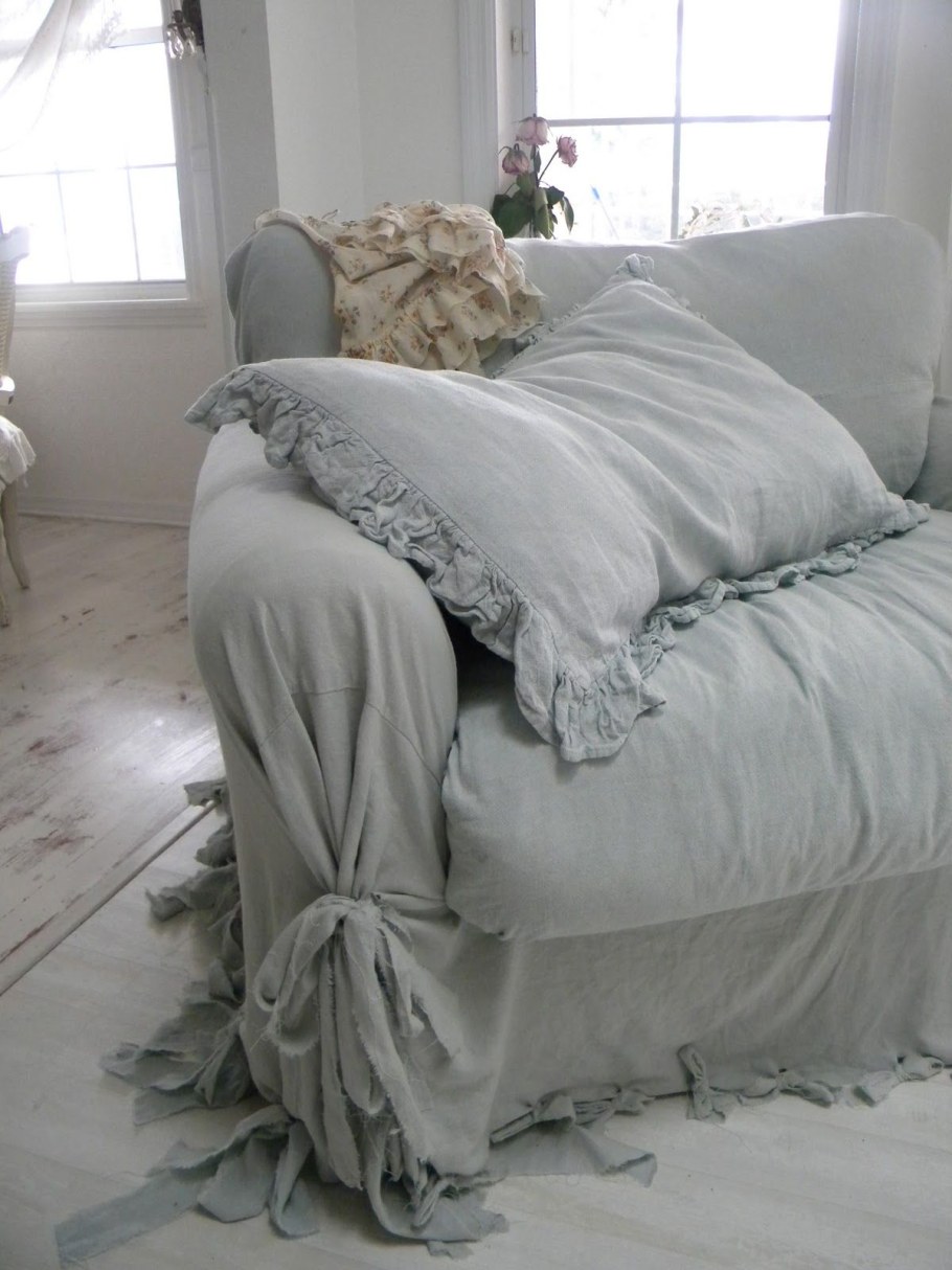 Диван с цветочным принтом