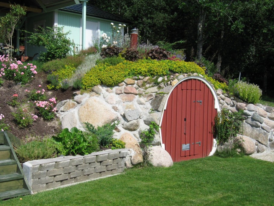 Погреб на даче