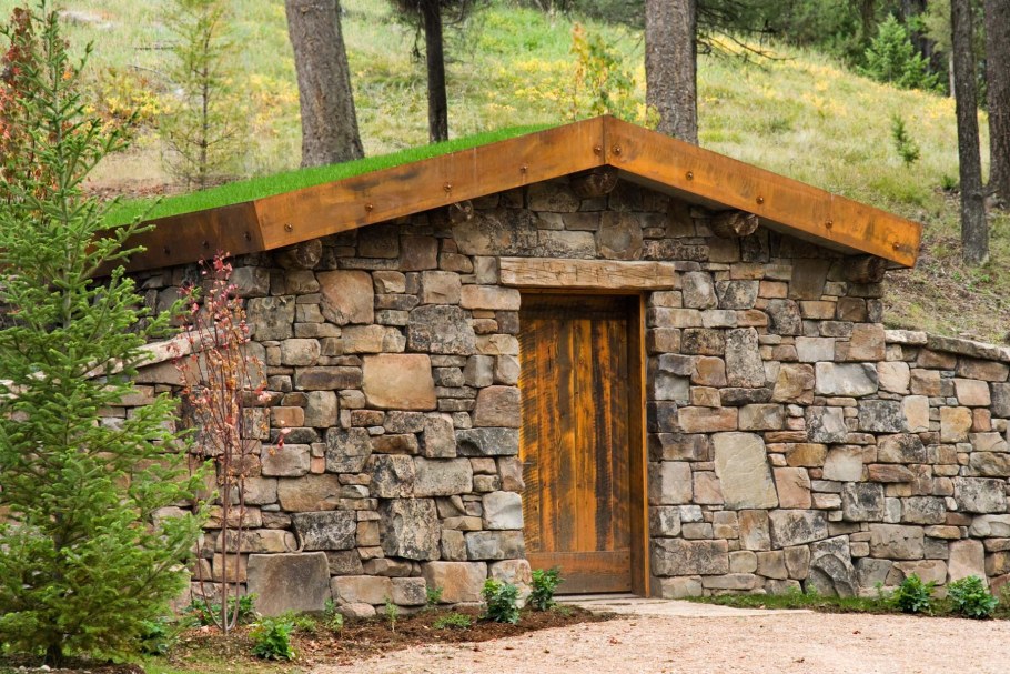 Погреб винный полузаглубленный