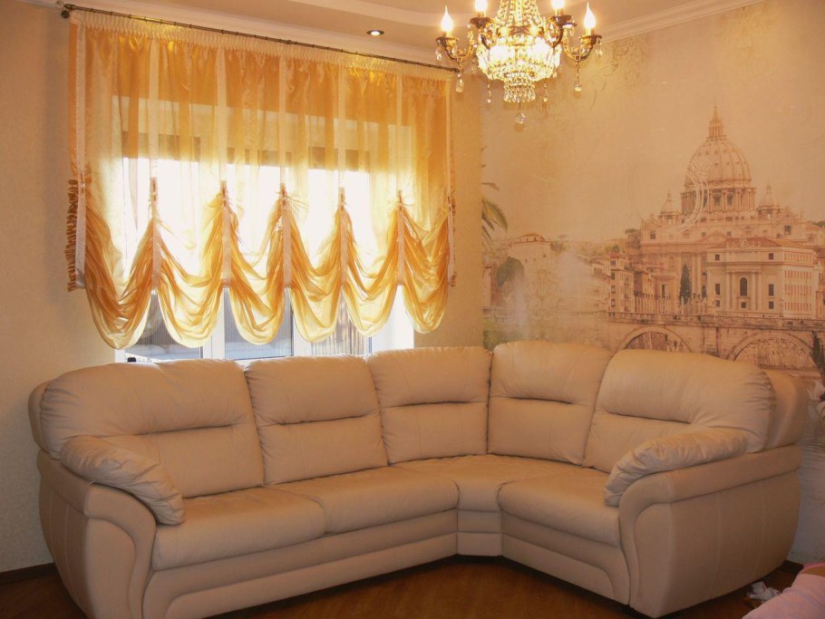 Короткие шторы в зал