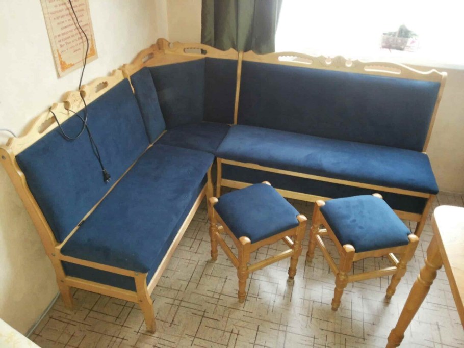 Перетянуть кухонный уголок