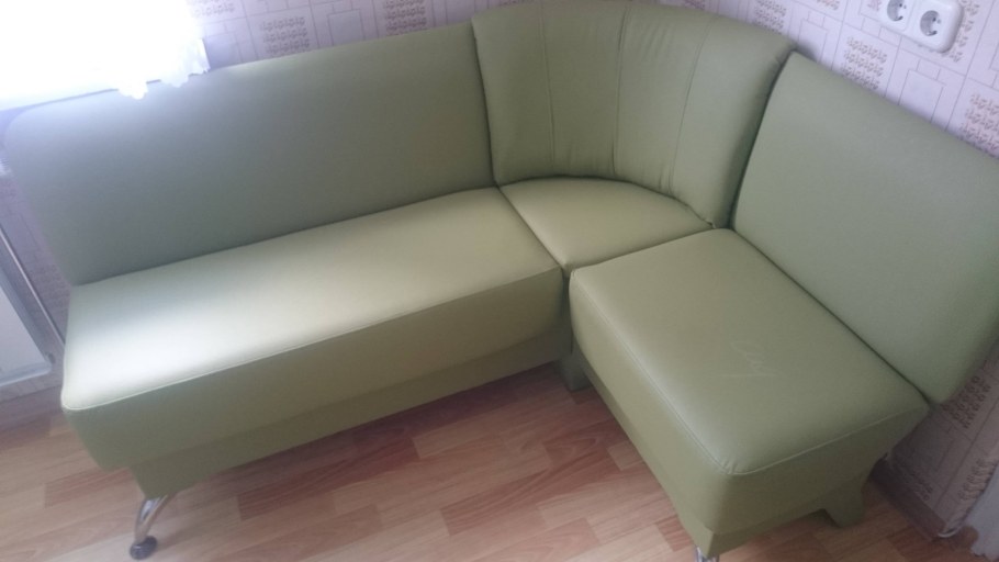 Перетянуть диванчик угловой кухонный