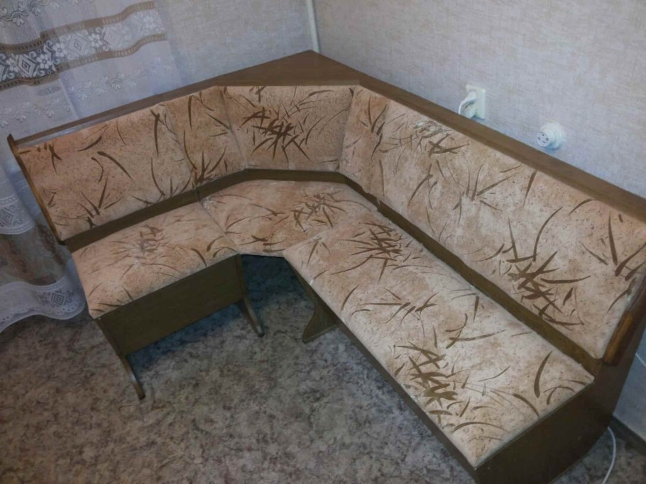 Кухонный уголок с каретной стяжкой