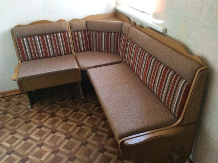 Обтяжка спинки кровати тканью