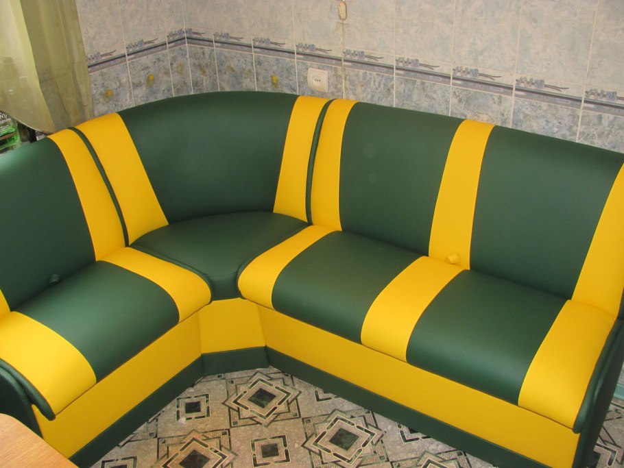 Обтянуть кухонные диванчики