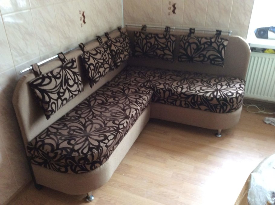 Перетянуть кухонный диван