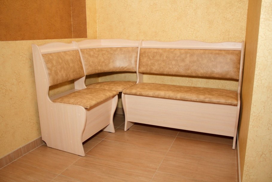 Кухонный уголок старый