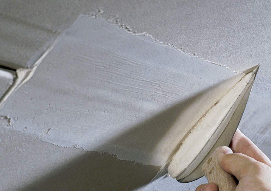 Очистка потолка от побелки