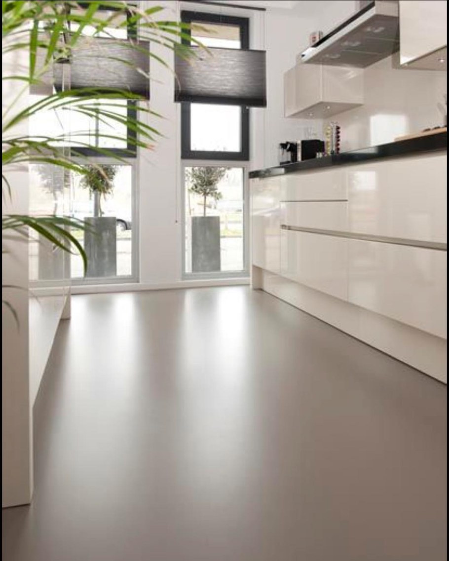 Белый наливной пол