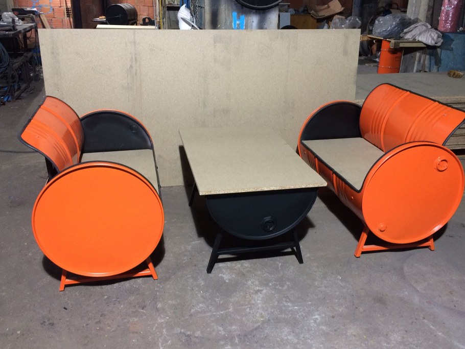 Мебель из бочек металлических