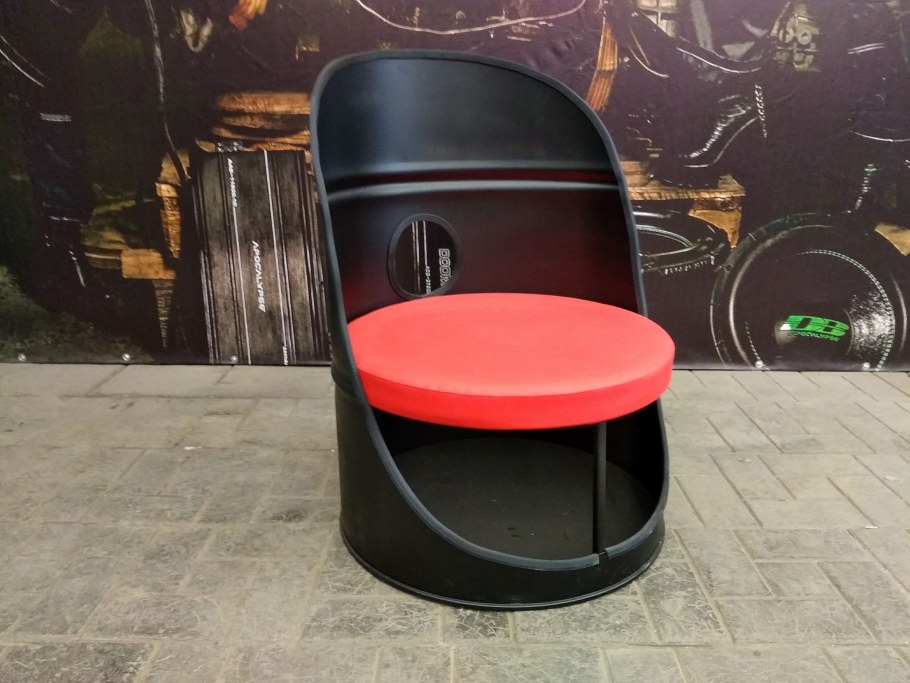 Лавка из бочки железной