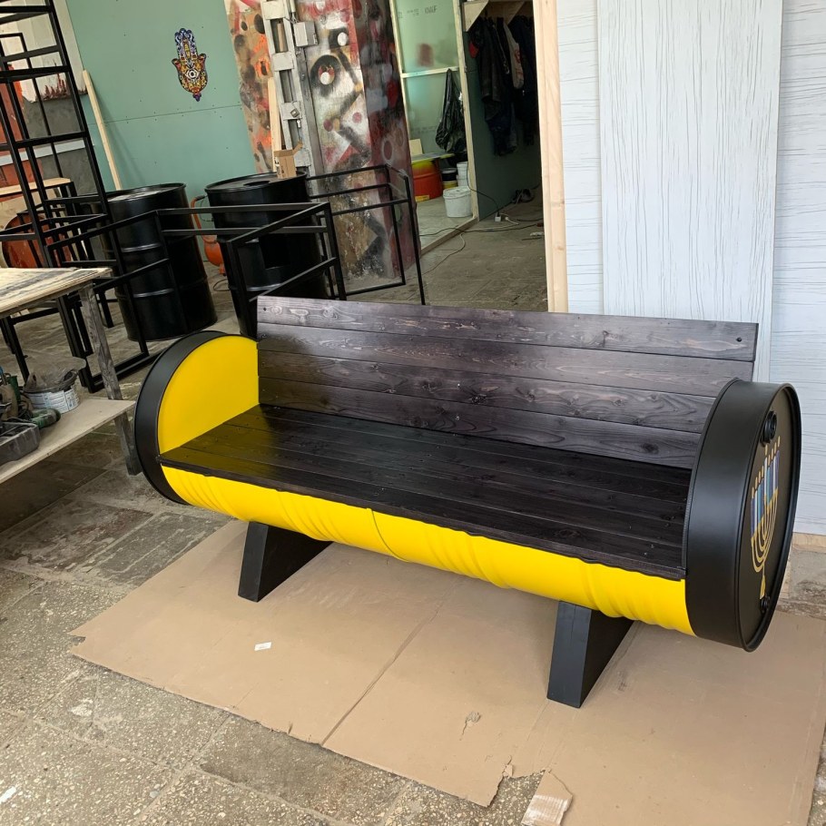 Мебель из бочек металлических