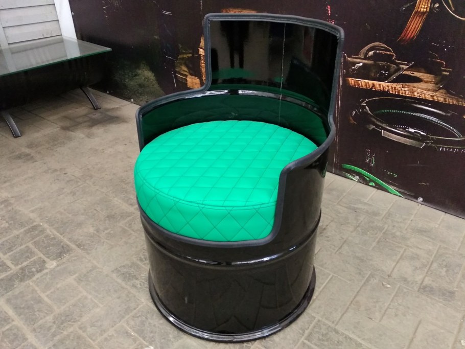 Скамейка из бочки